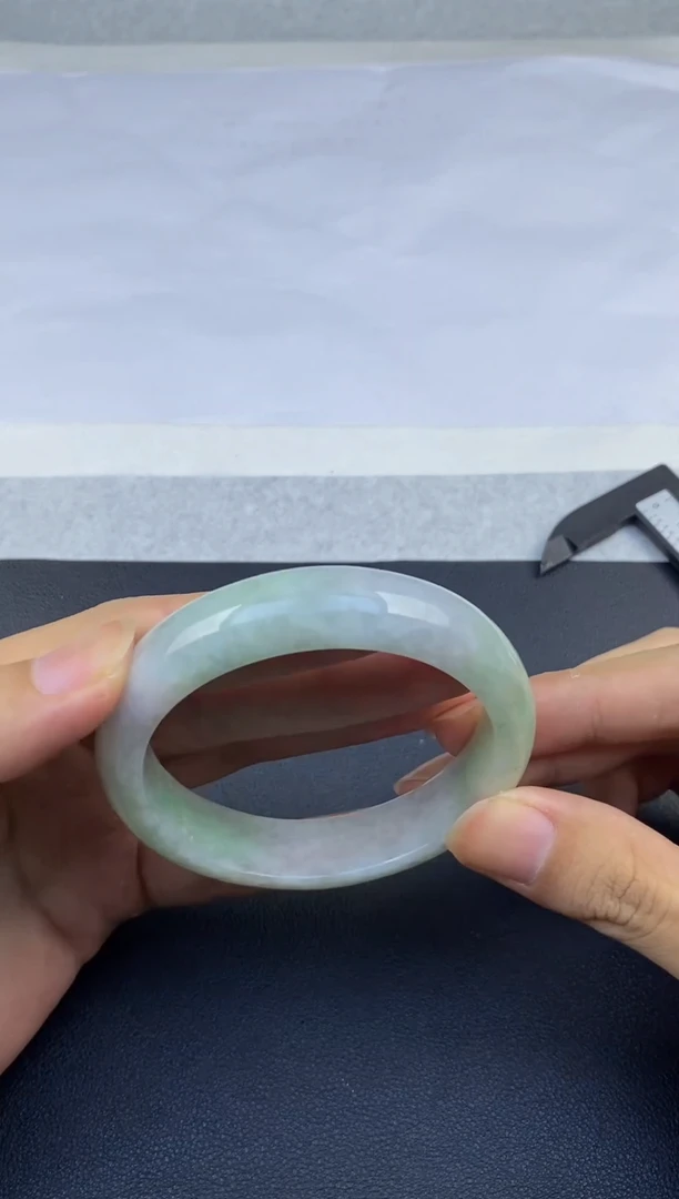 翡翠手镯未镶嵌天然翡翠手镯