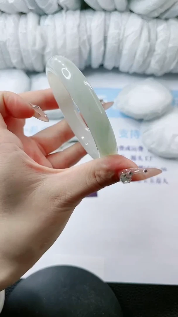 【闪购商品】石英质玉手镯未镶嵌多样性发货V373