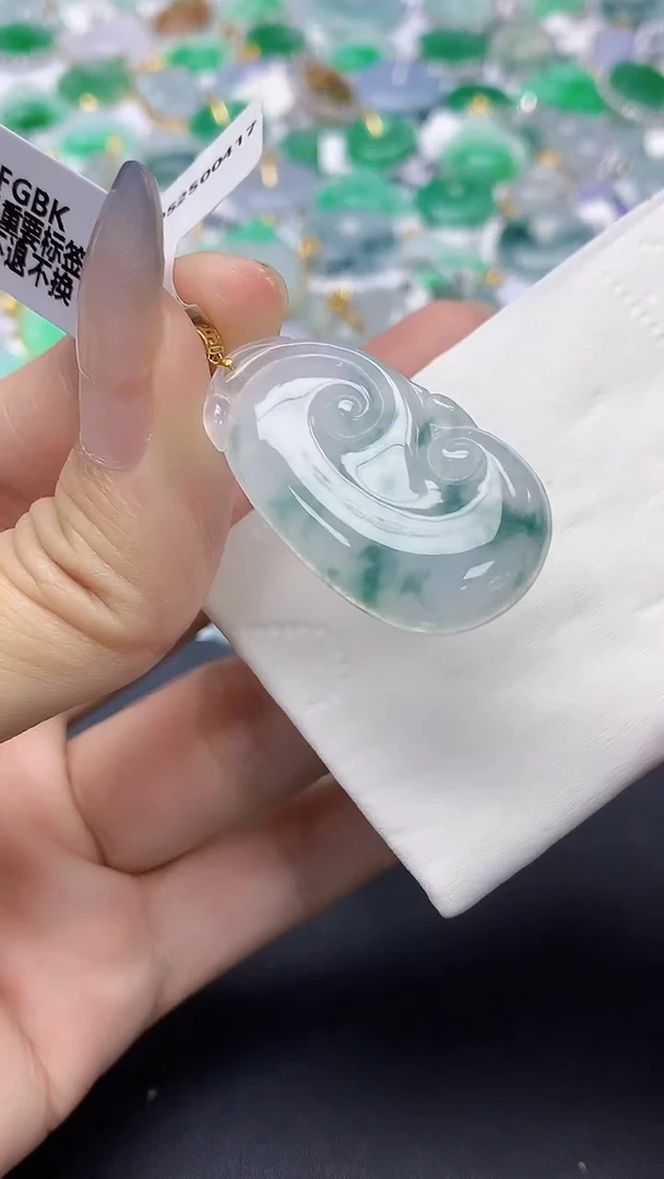 翡翠18K金镶嵌颈饰天然缅甸a货翡翠