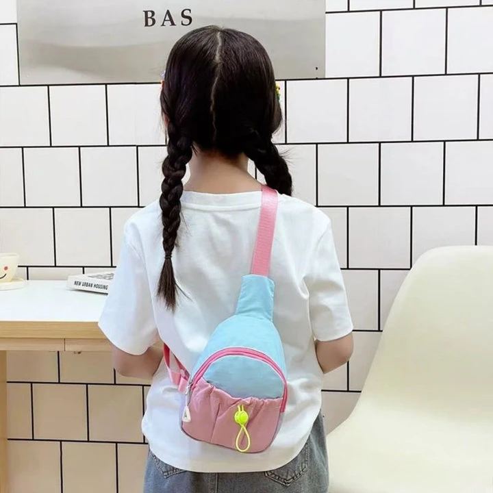 幼儿园儿童包包2025新款时尚男童宝宝外出配饰胸包帅气女孩斜挎包