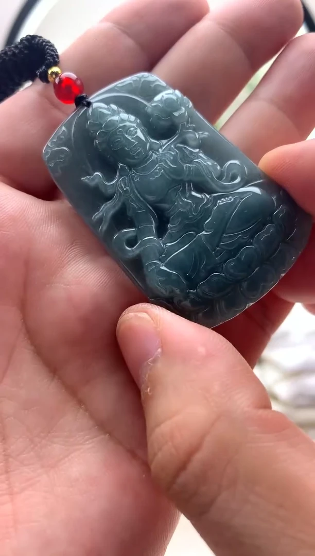 颈饰未镶嵌翡翠观音