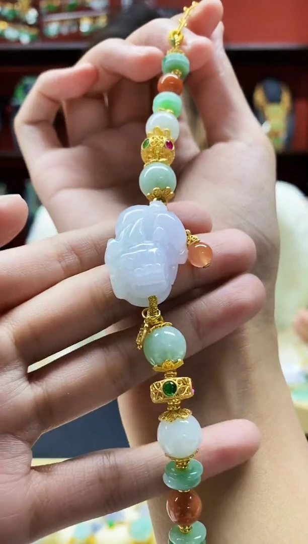 颈饰未镶嵌翡翠手串