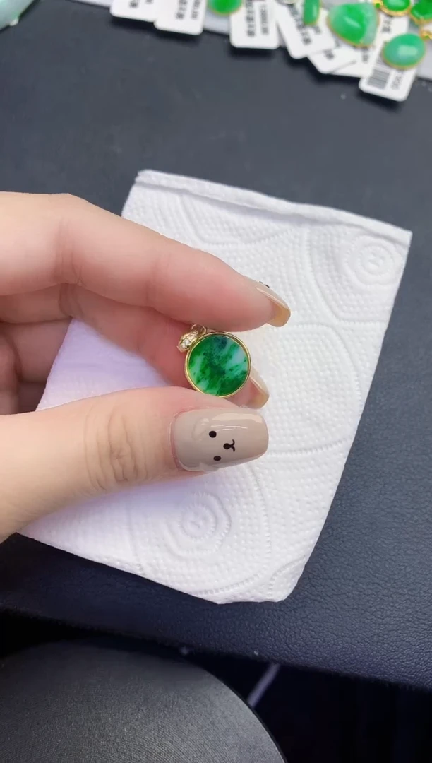 颈饰未镶嵌翡翠缅甸天然翡翠A货