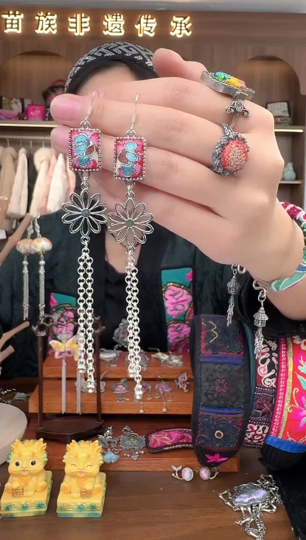 【闪购商品】织绣扶光苗绣传承113