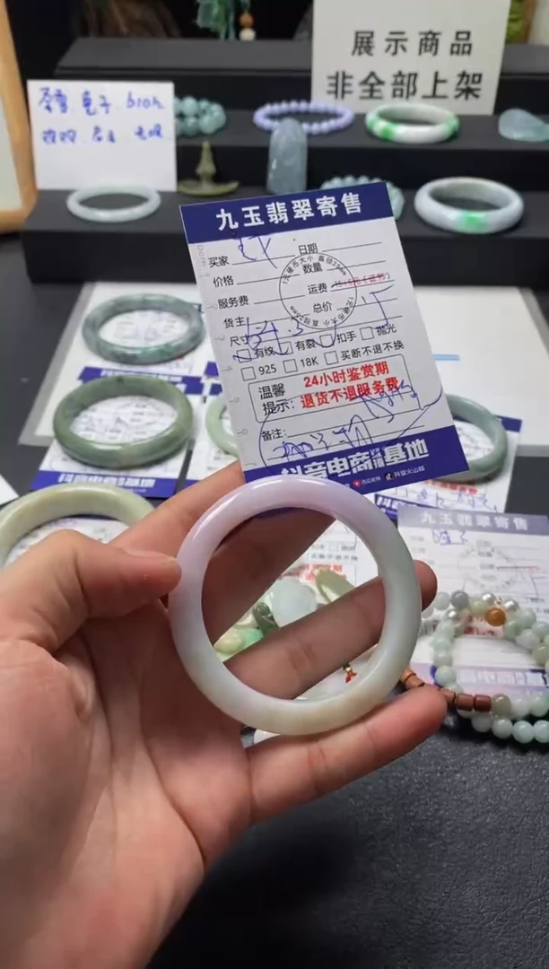 翡翠未镶嵌颈饰美****?福利