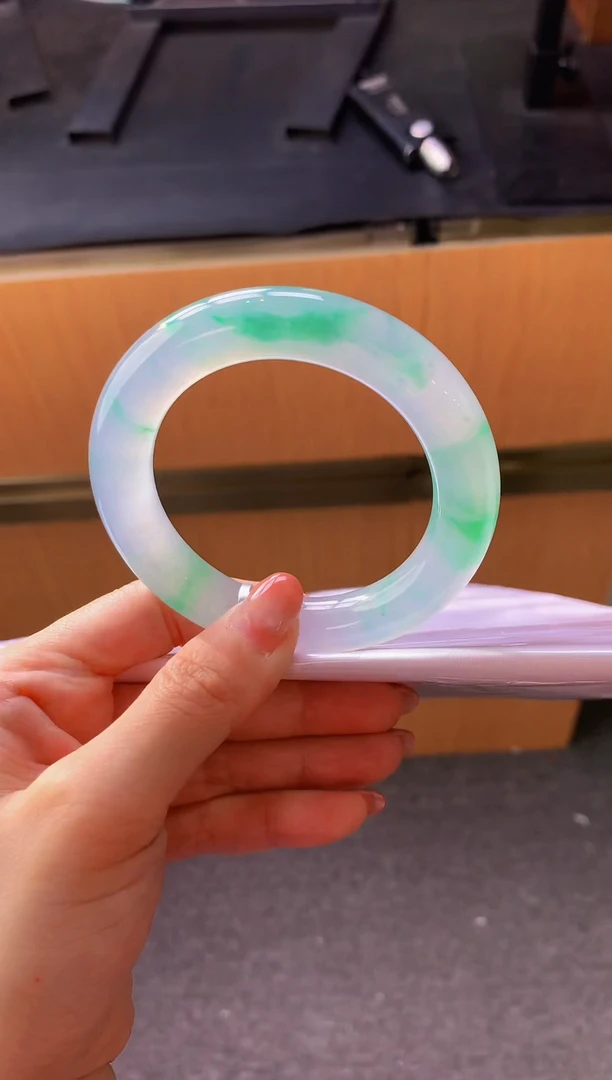 未镶嵌手镯翡翠- C277圈口 56全款203万 定金2万