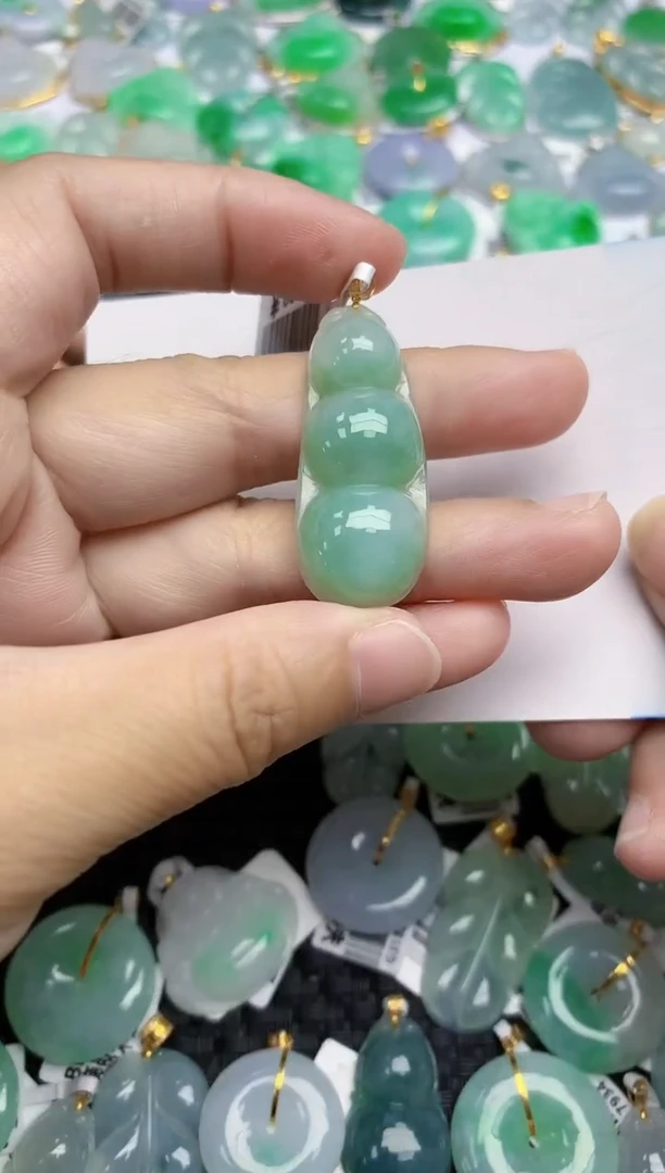 翡翠18K金镶嵌颈饰天然翡翠A货