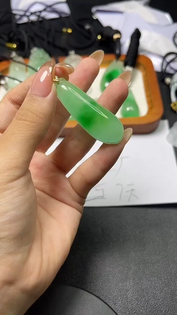 时尚女士精品吊坠