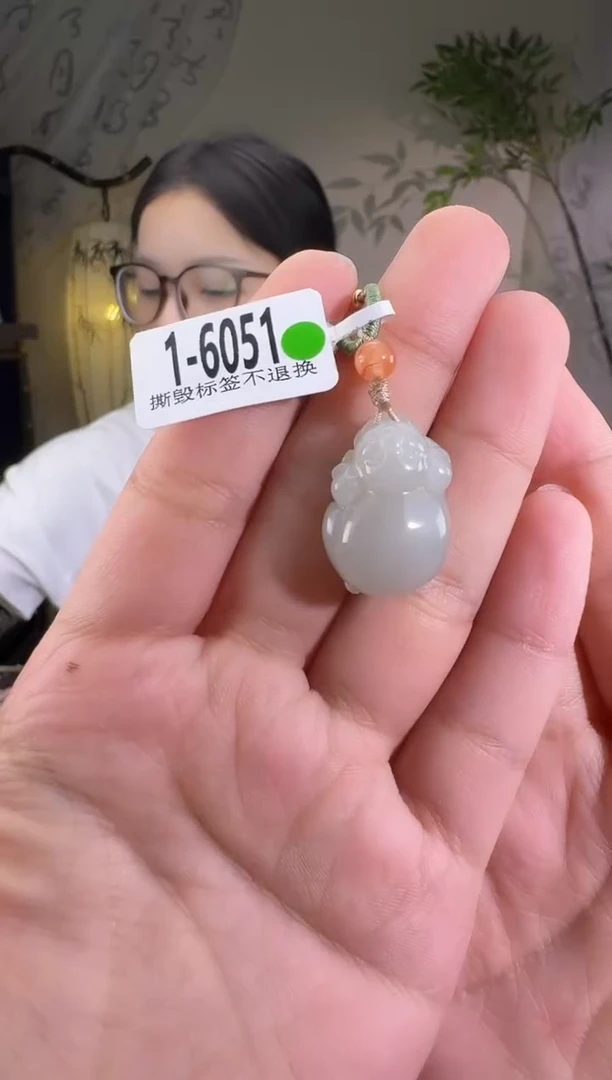 和田玉未镶嵌颈饰猪猪