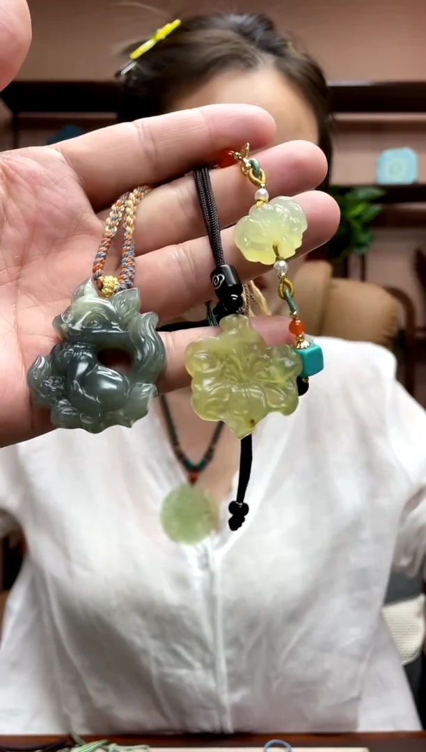 岫玉未镶嵌吊坠·