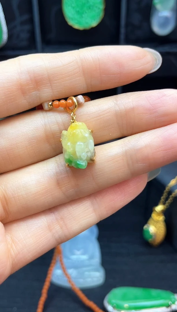 吊坠(赠链)未镶嵌翡翠吊坠