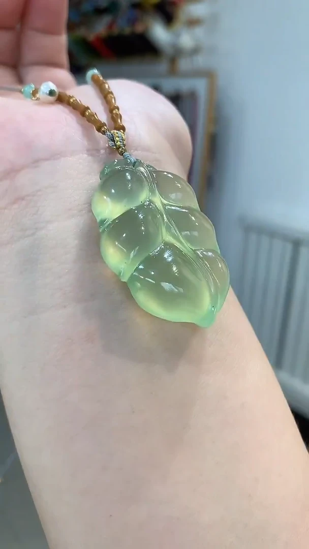 未镶嵌蛇纹石玉颈饰叶子