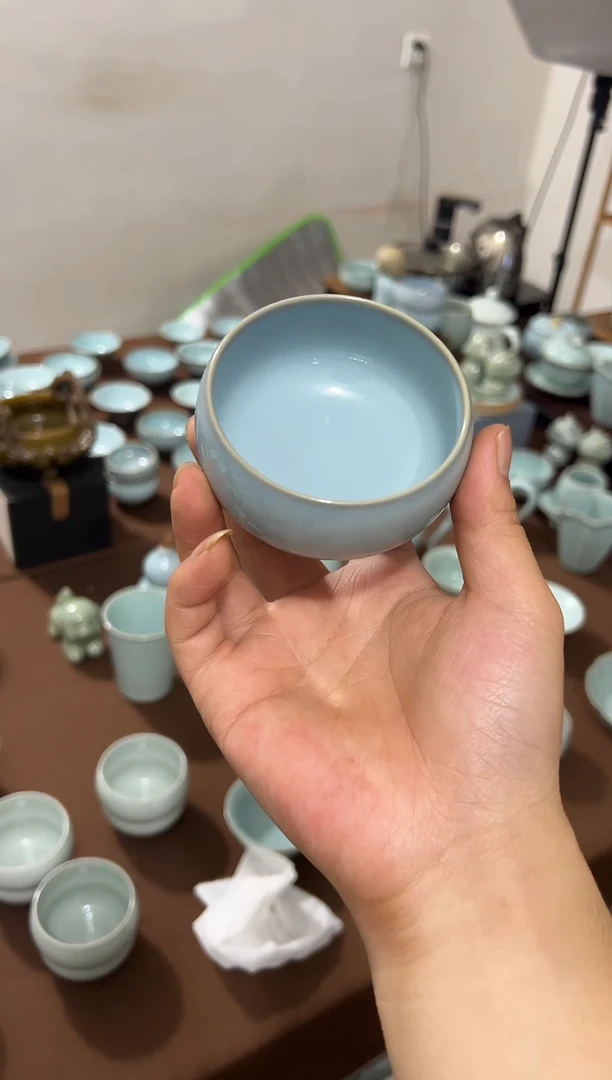 宠粉福利：微瑕原矿天青釉纯手工支钉禅定杯