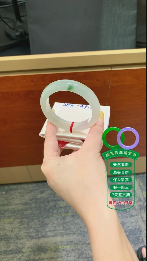 翡翠手镯未镶嵌翡翠手镯