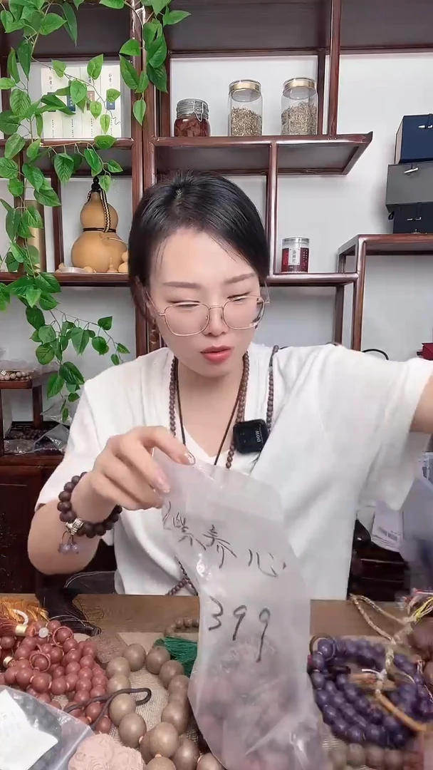 泥塑芳华香方的耳坠