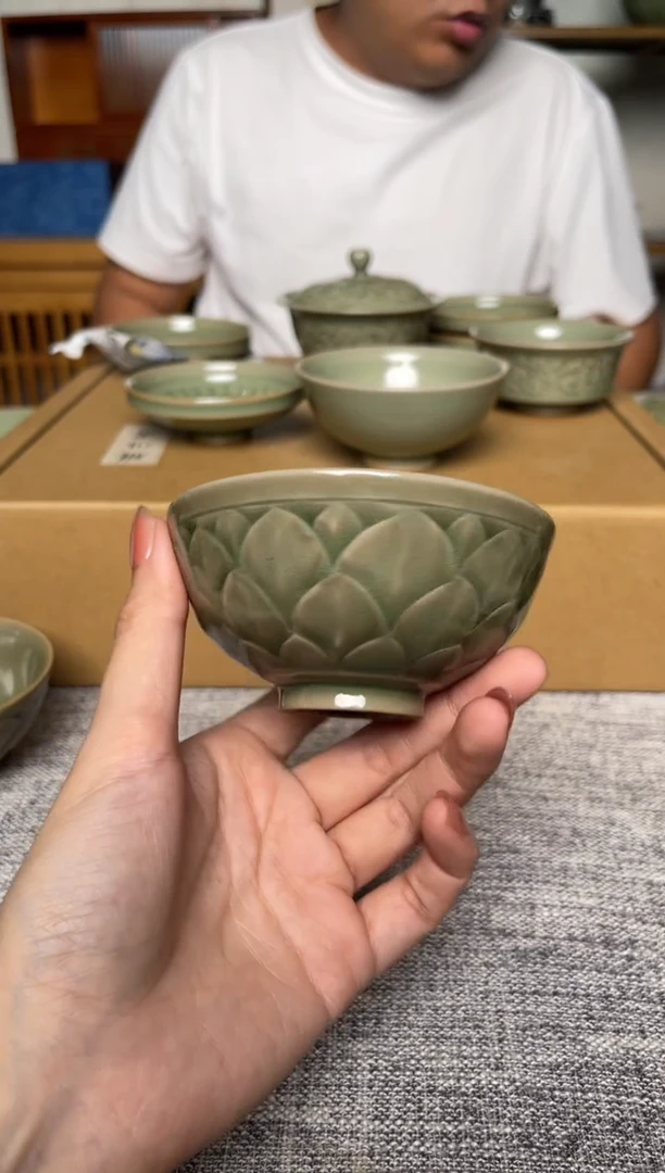 瓷器415王晓娜无款剔花莲半杯 微瑕