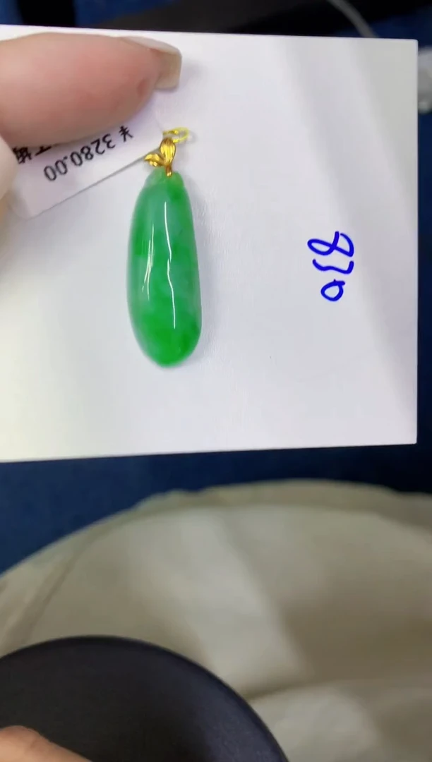 颈饰18K金镶嵌翡翠缅甸天然翡翠A货