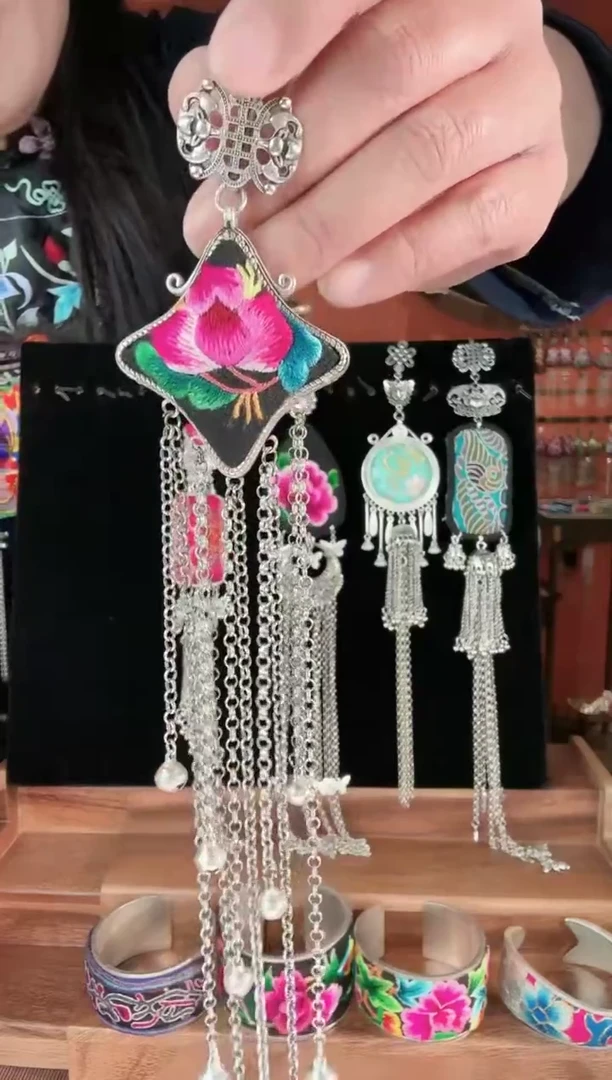 织绣非遗刺绣饰品压襟27