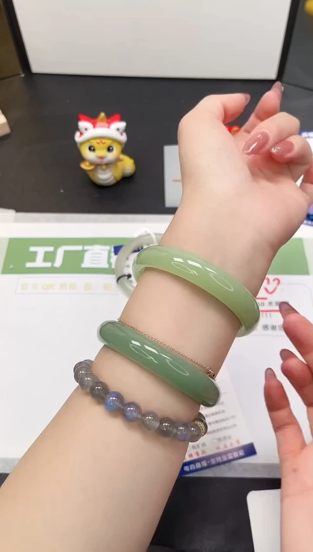 【闪购商品】石英质玉手镯未镶嵌260-60