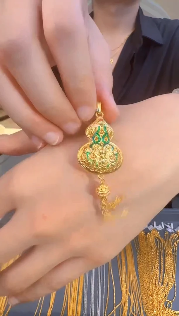 珐琅鎏金葫芦吊坠2.38g（多样性发货）