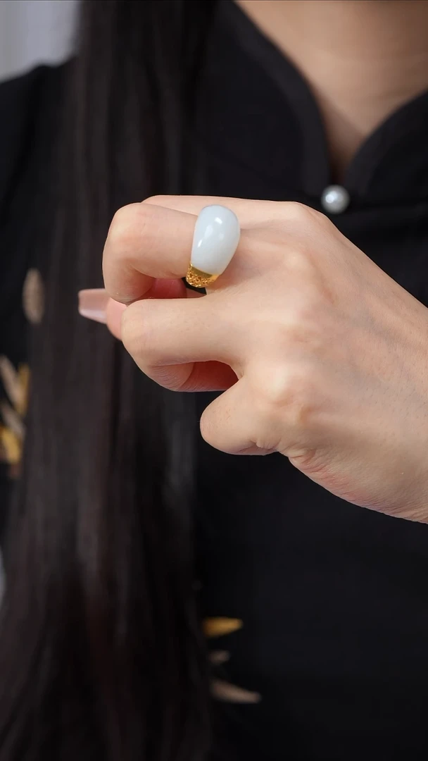 和田玉戒指18K金镶嵌1