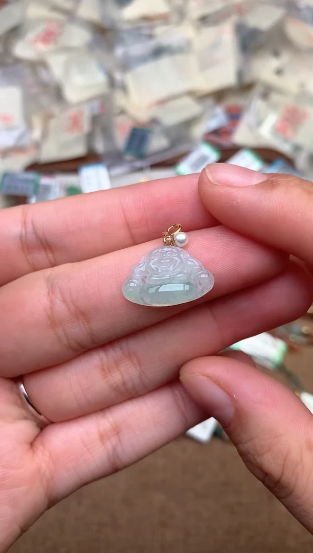 18K金镶嵌挂件翡翠一