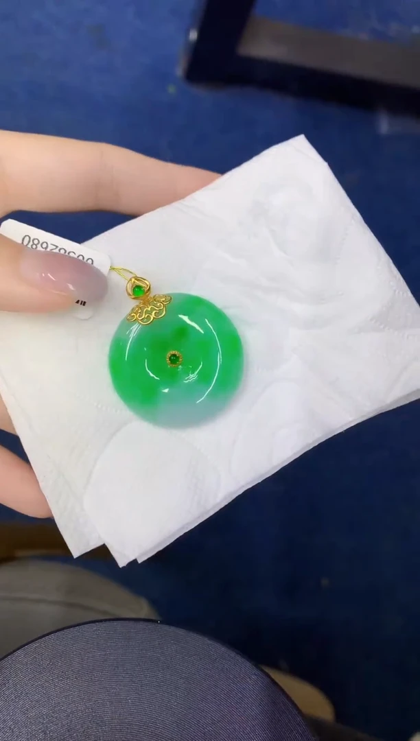 颈饰18K金镶嵌翡翠缅甸天然翡翠A货