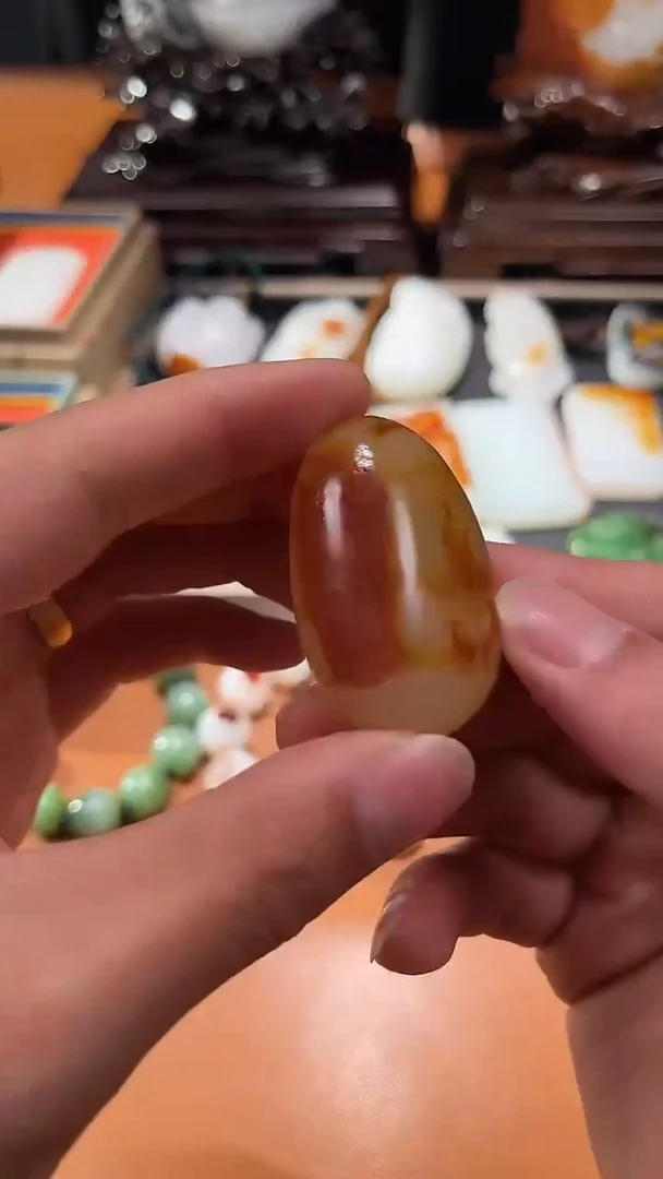 未镶嵌和田玉把件布**。和田玉
