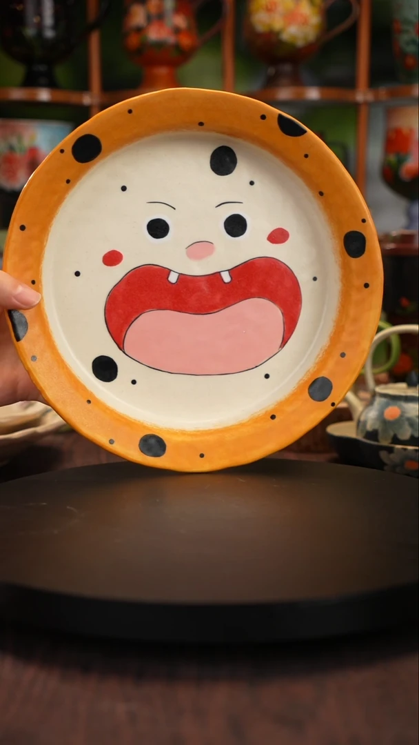 釉下手绘陶瓷盘子