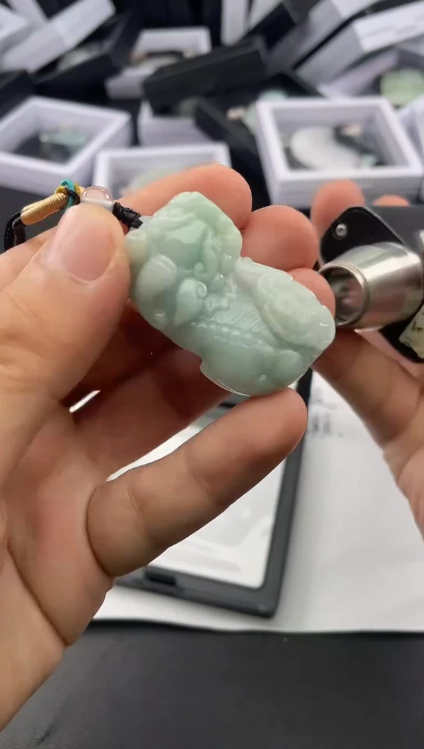 翡翠未镶嵌颈饰..../8/15/ 195