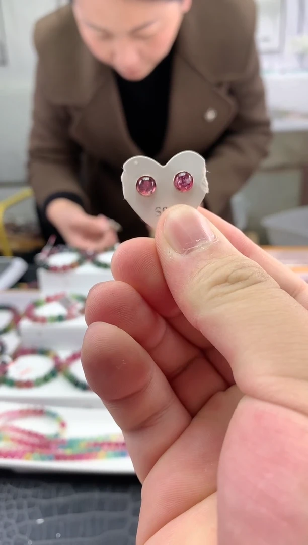 【闪购商品】碧玺耳钉银S925镶嵌多样性发一条