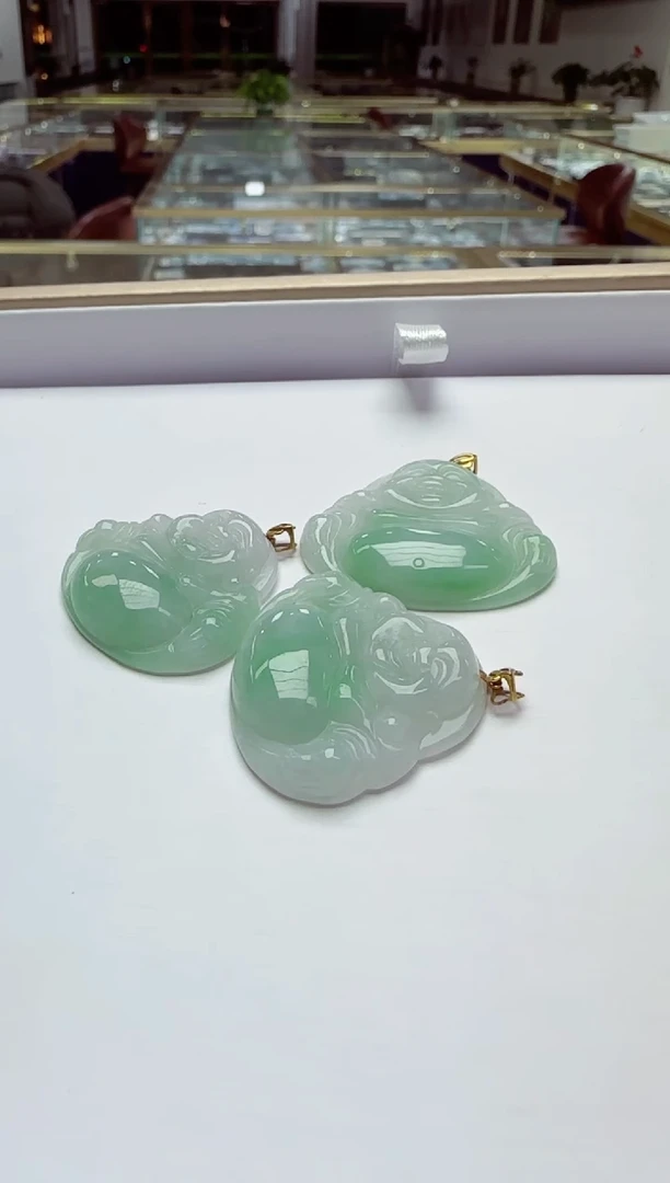 颈饰18K金镶嵌翡翠多样性发其一