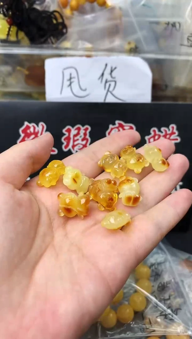 蜜蜡未镶嵌珠宝奇石10多样性发一件