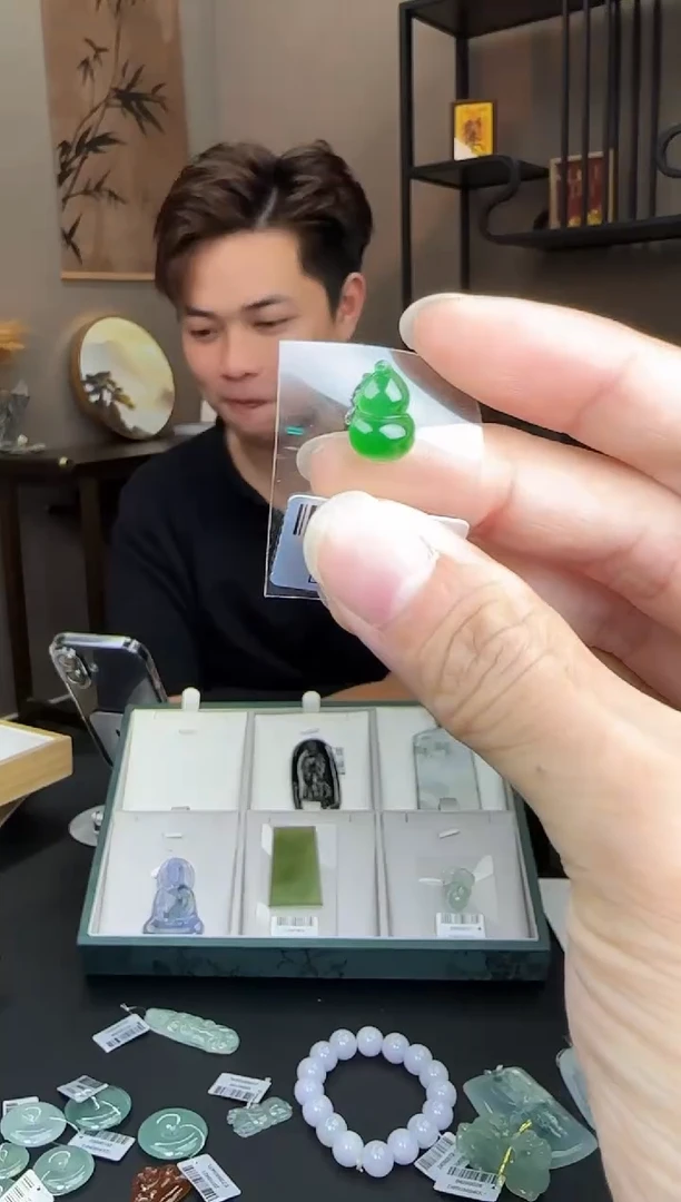 吊坠(不含链)未镶嵌翡翠做****?DSD1025116多样性发一