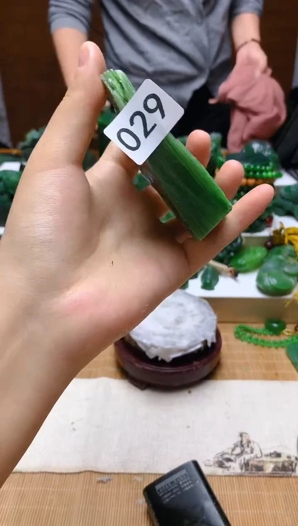 未镶嵌和田玉（青玉）珠宝半成品1