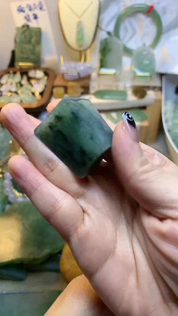 未镶嵌挂件翡翠躲****锅缅甸A货翡翠,没有运费险,有纹有裂