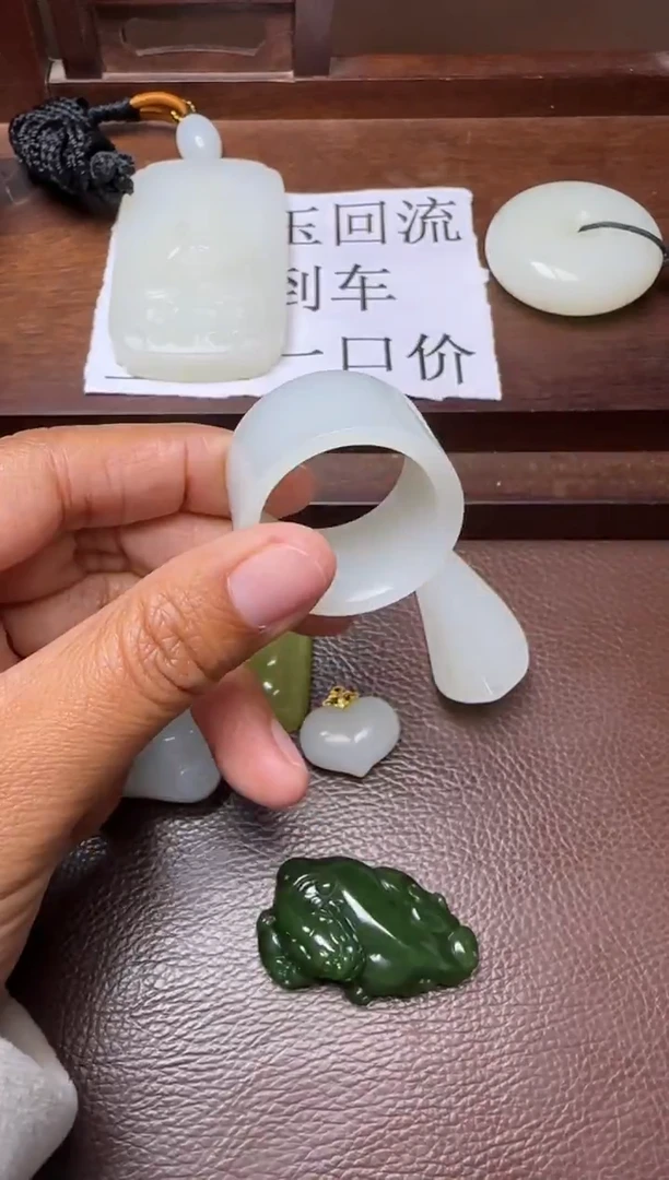 未镶嵌和田玉挂件和田玉扳指   25