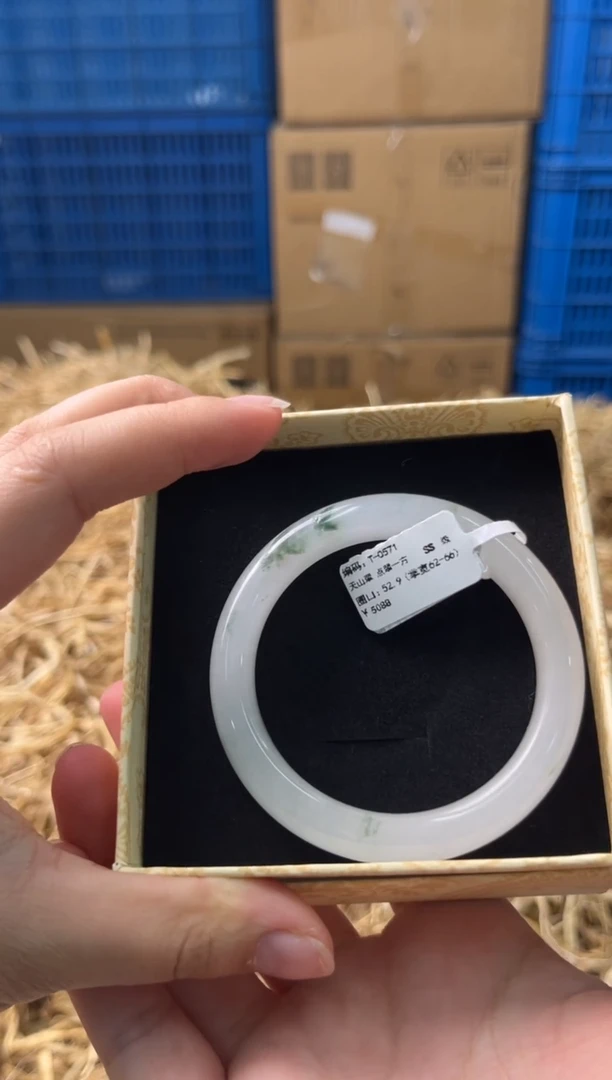 未镶嵌手镯石英质玉T-0571