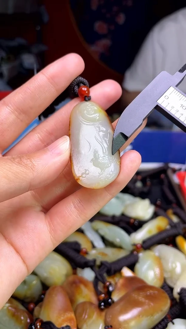 和田玉未镶嵌颈饰1