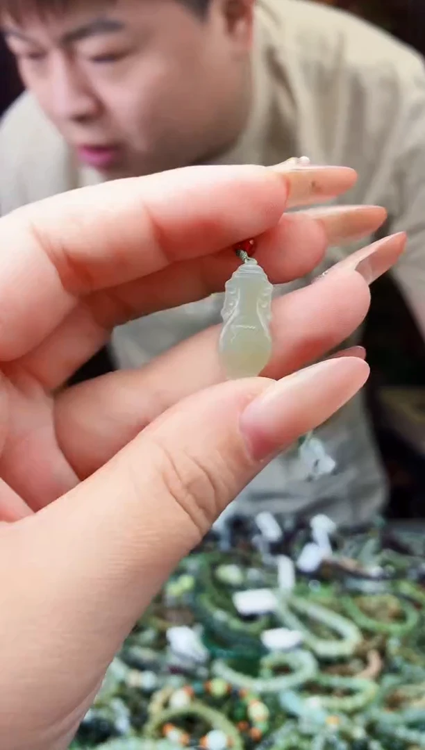 和田玉未镶嵌颈饰1