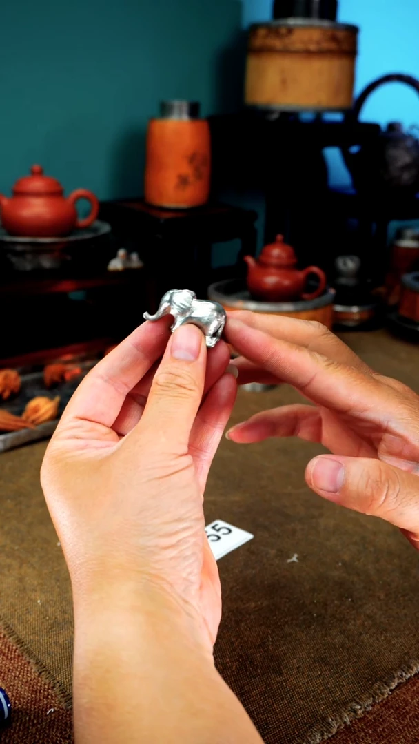 4955纯锡小象搁置摆件长3.8