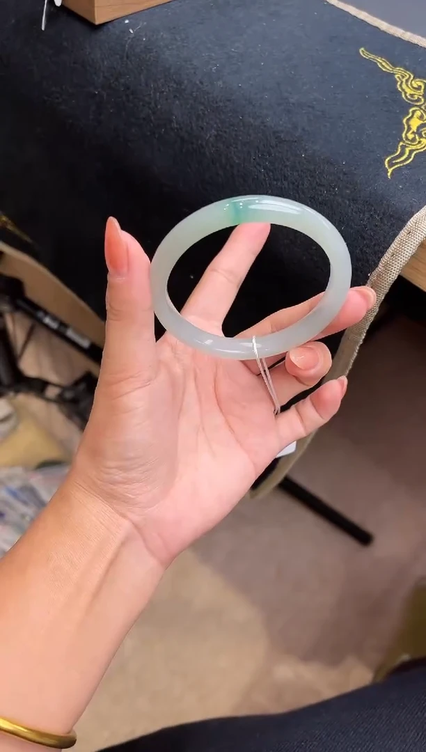未镶嵌手镯翡翠手镯