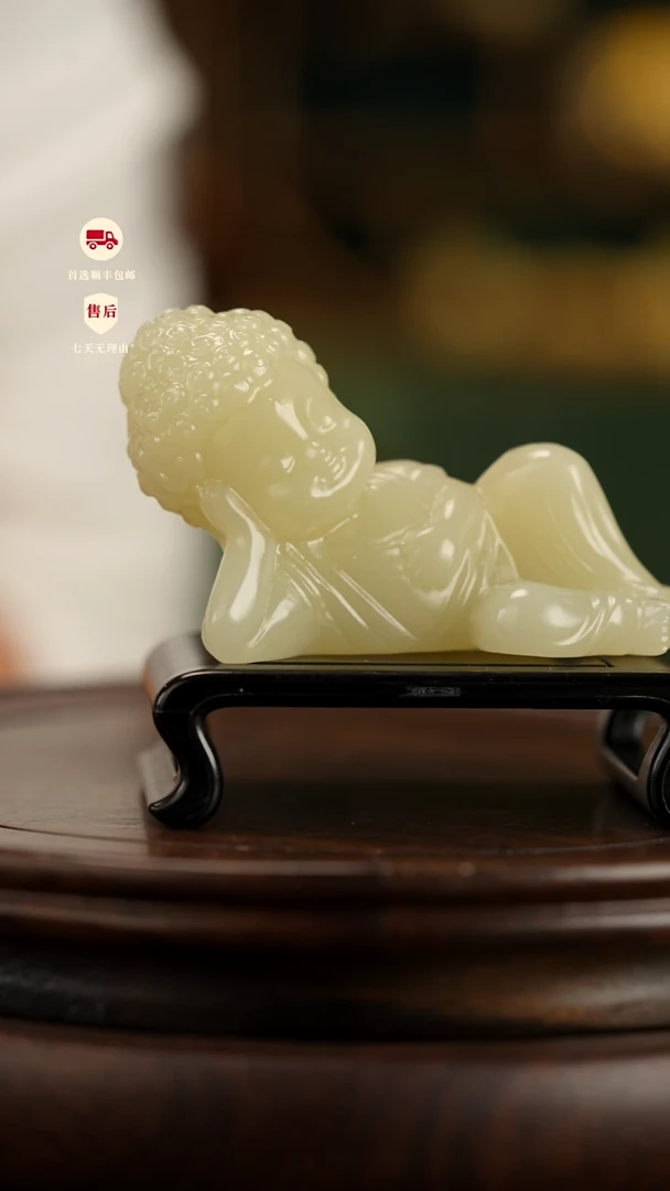 云南石竹叶青雕刻：悠闲自得小弥勒摆件