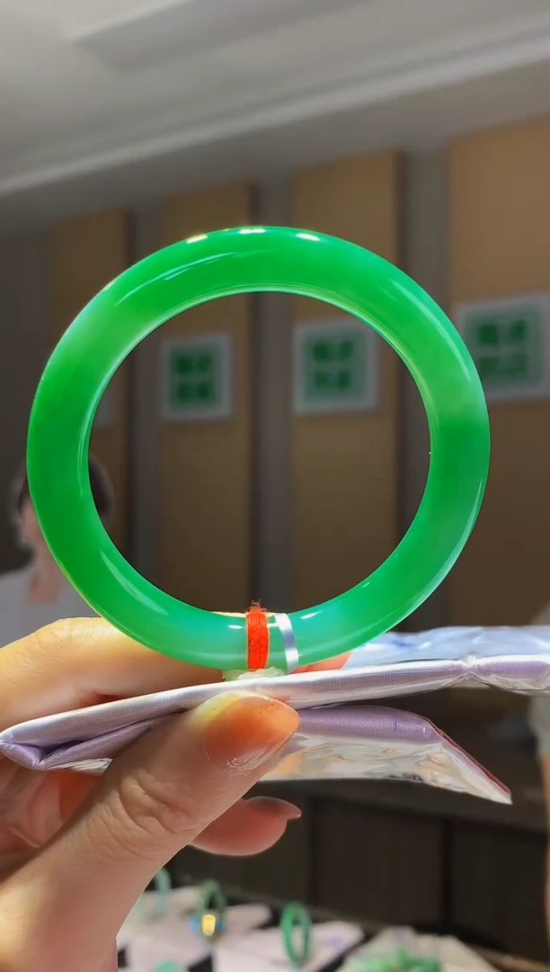 未镶嵌手镯翡翠- C120圈口 54.8全款70万 定金2万