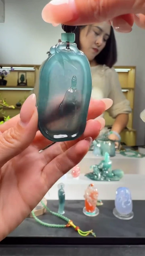 吊坠(不含链)未镶嵌翡翠观音（多样性发其一）