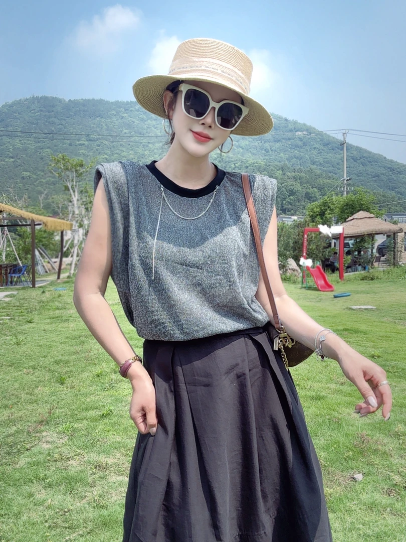 恰逢景梅子自留款夏季时尚显瘦设计感性感辣妹御姐气质无袖短袖女