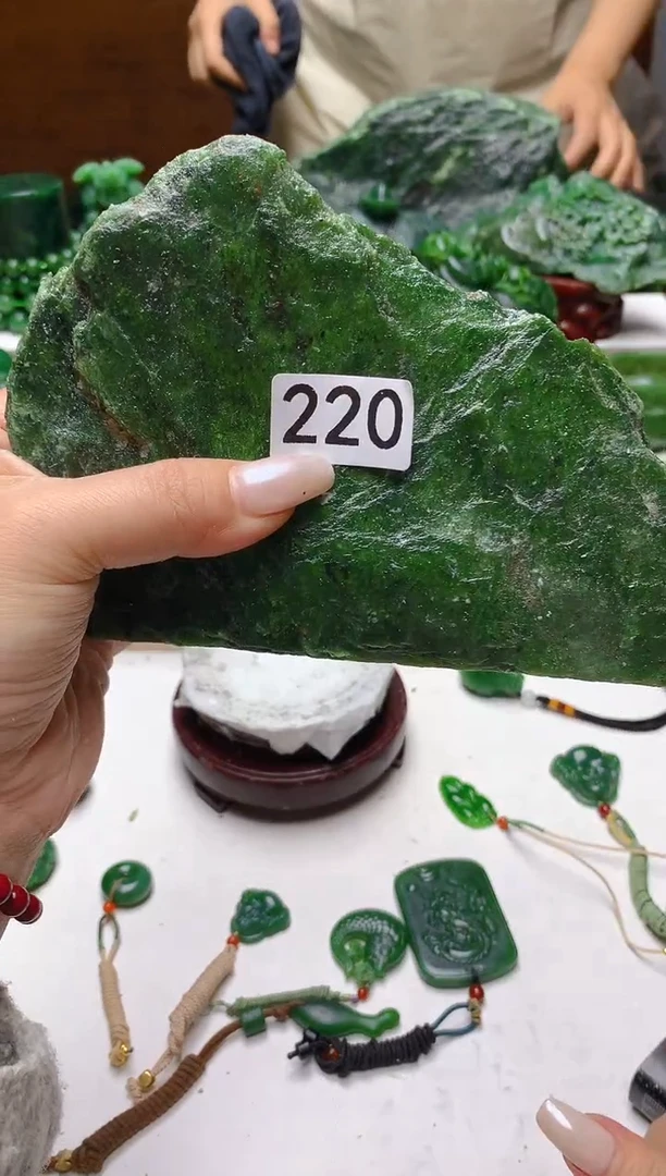 未镶嵌和田玉（碧玉）珠宝半成品1