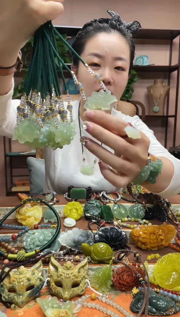 未镶嵌岫玉吊坠多样性发货发其中之一