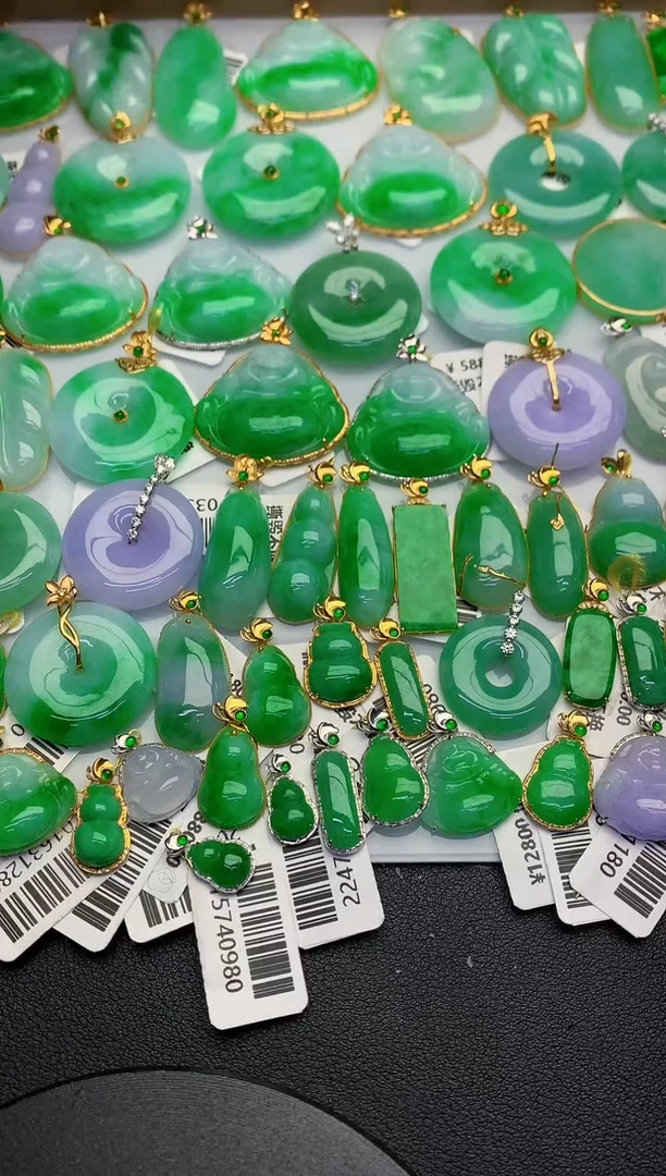 颈饰18K金镶嵌翡翠缅甸天然翡翠a货