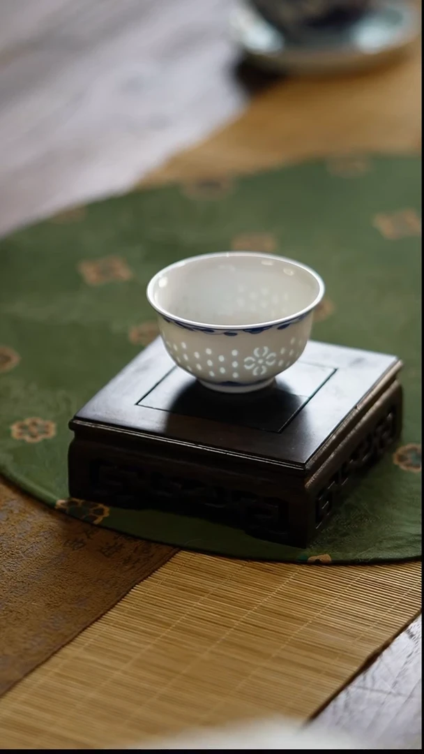 瓷景德镇陶瓷茶器青花玲珑杯子